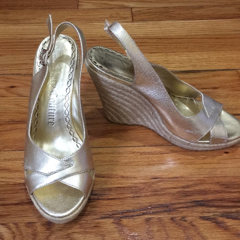 Gold leather Juicy Couture wedges